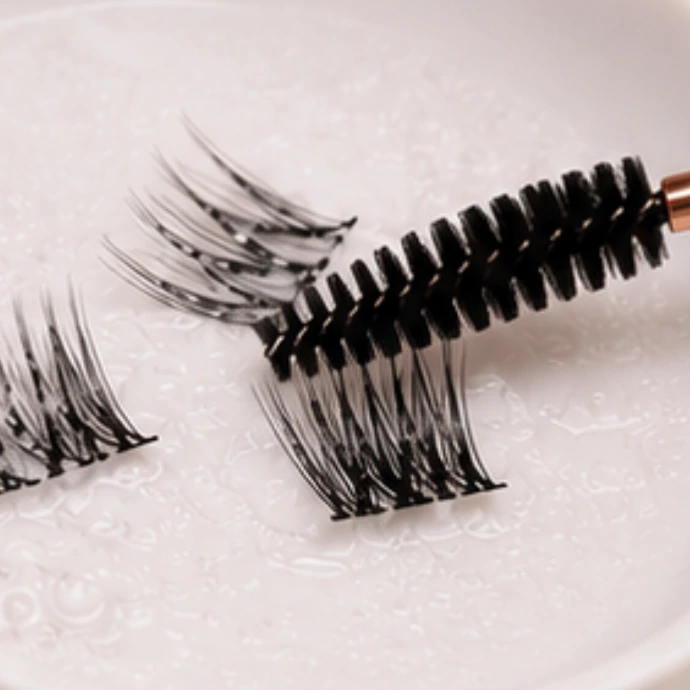 cleaning lash clusters